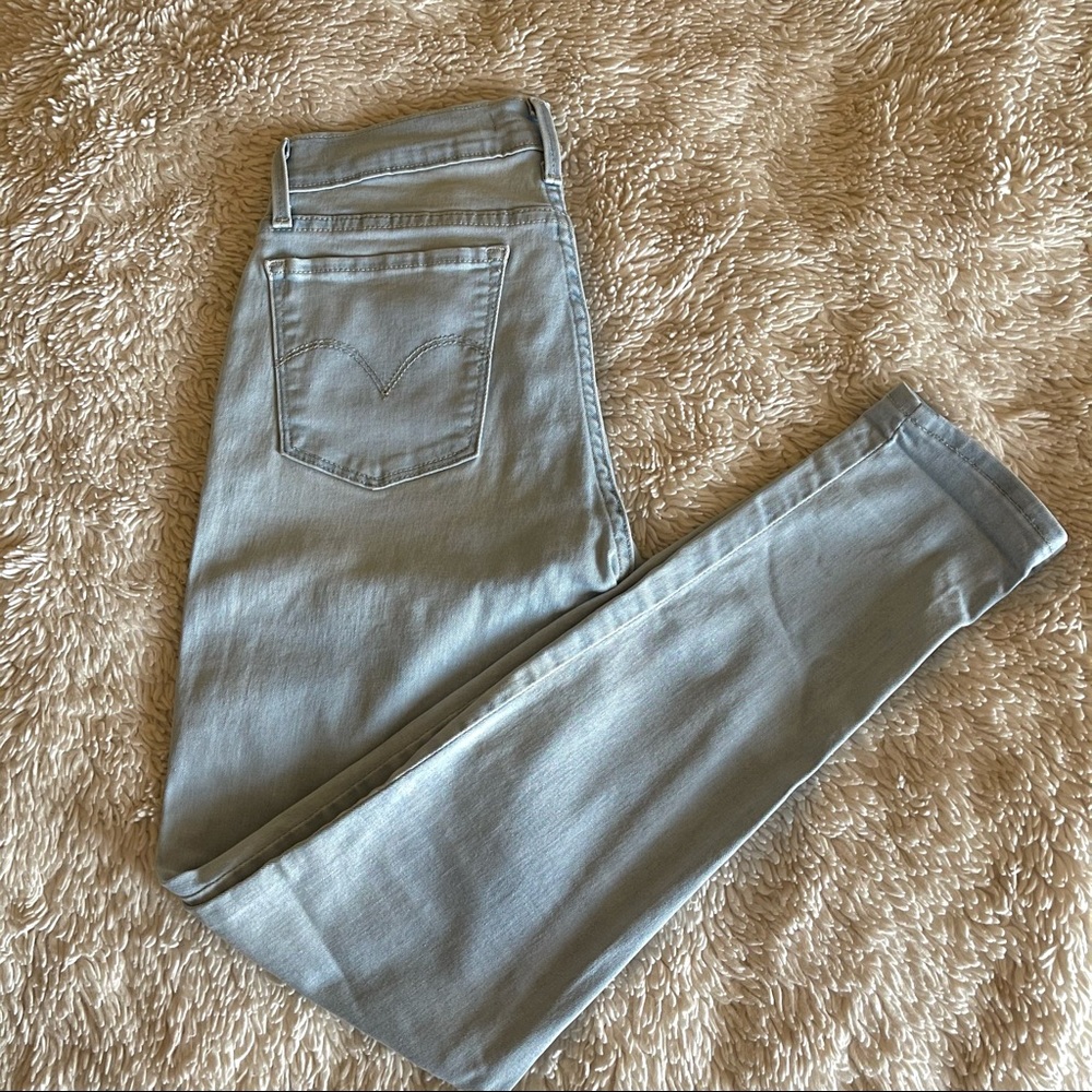 Light blue Levi jeans